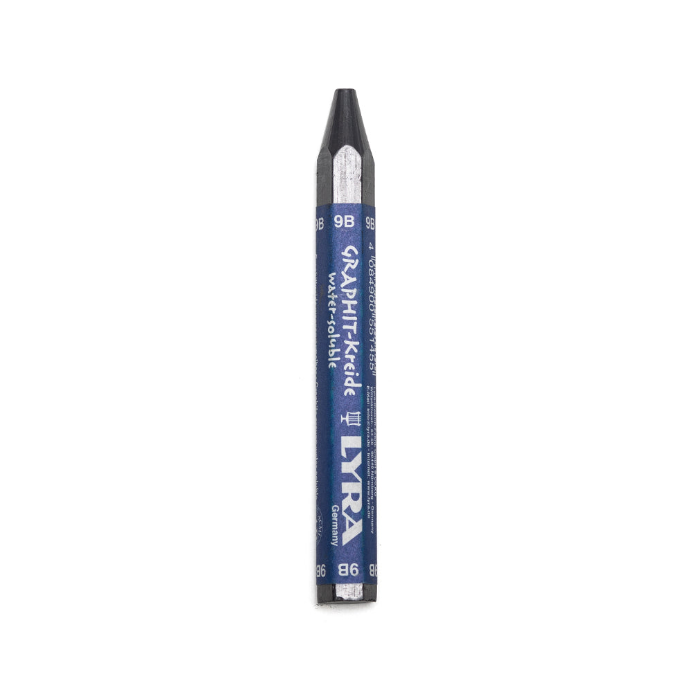 A 9B Lyra water soluble graphite stick. The stick is sharpened to a point and hexagonal in shape with a paper wrapper around the main body.